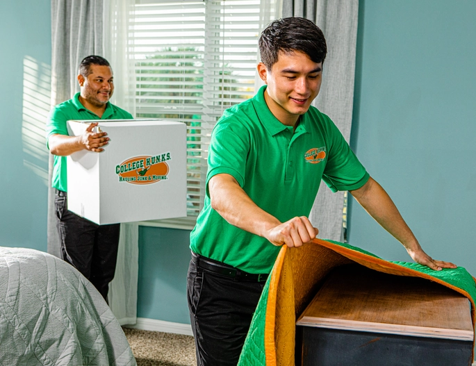 Local moving by College HUNKS